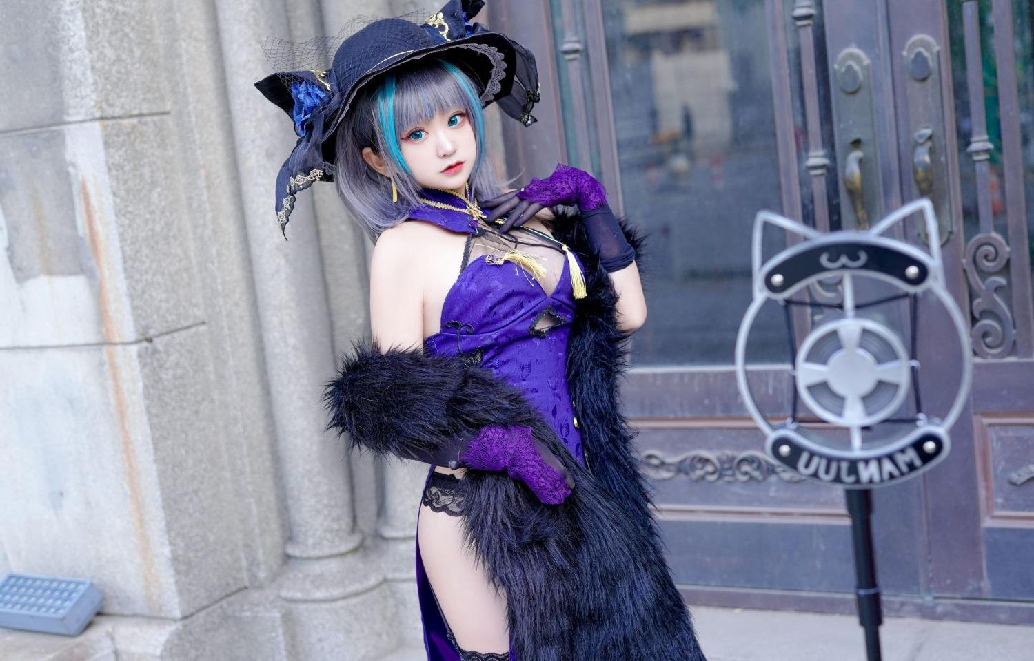 С˵��У԰��ɫ