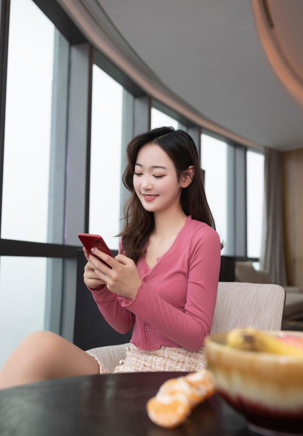 ��ɫ����