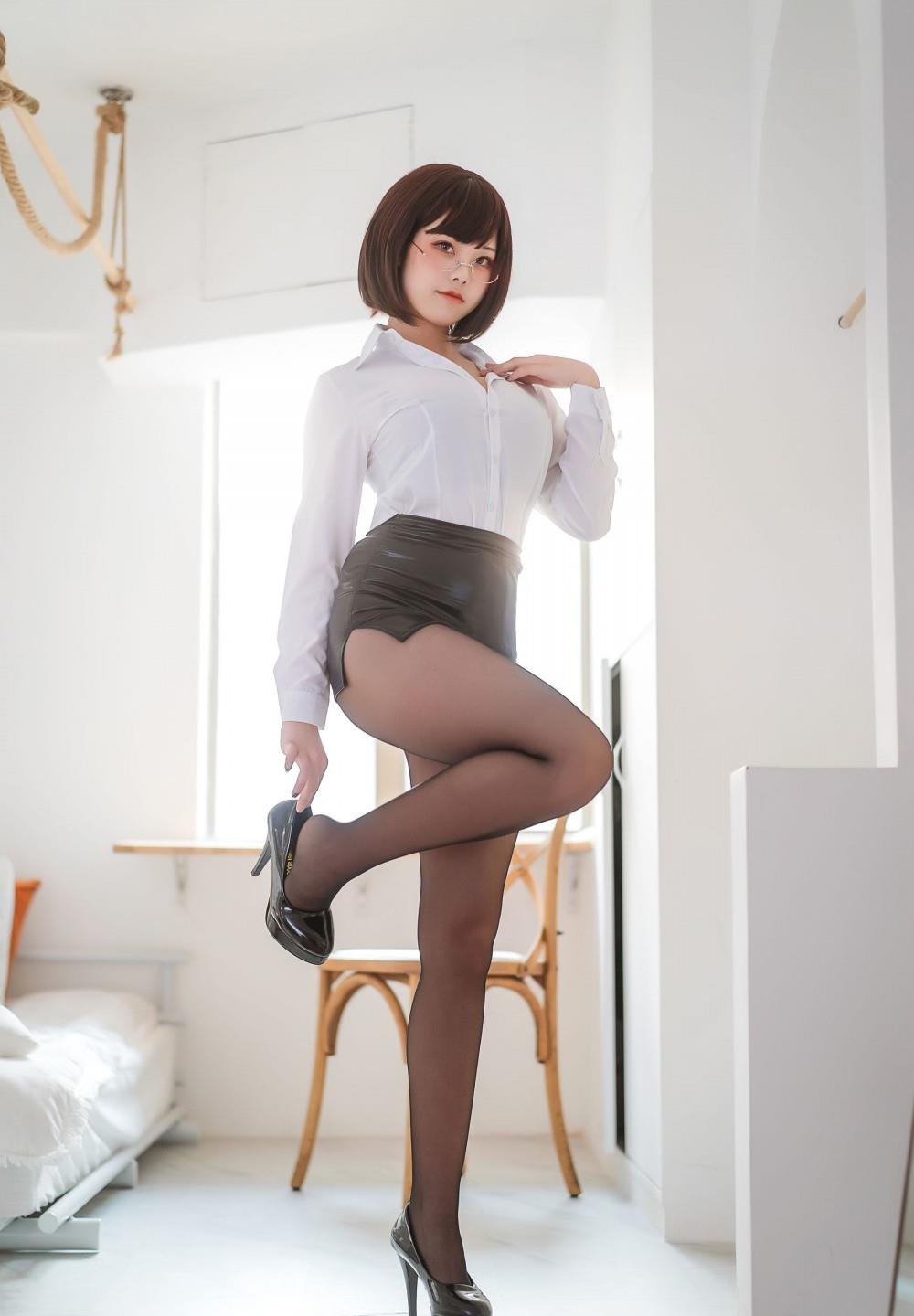 小龙女洁白双腿张开娇羞