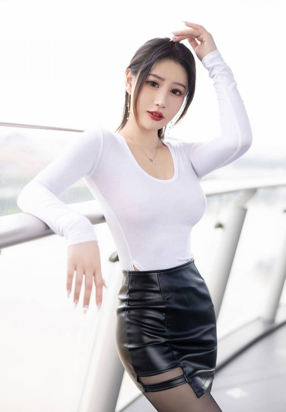 �޴�ڵϿ�vs��С��Ů